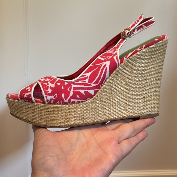 Lilly Pulitzer peep toe platform wedge slingback heels with gold tone buckles - Picture 8 of 16